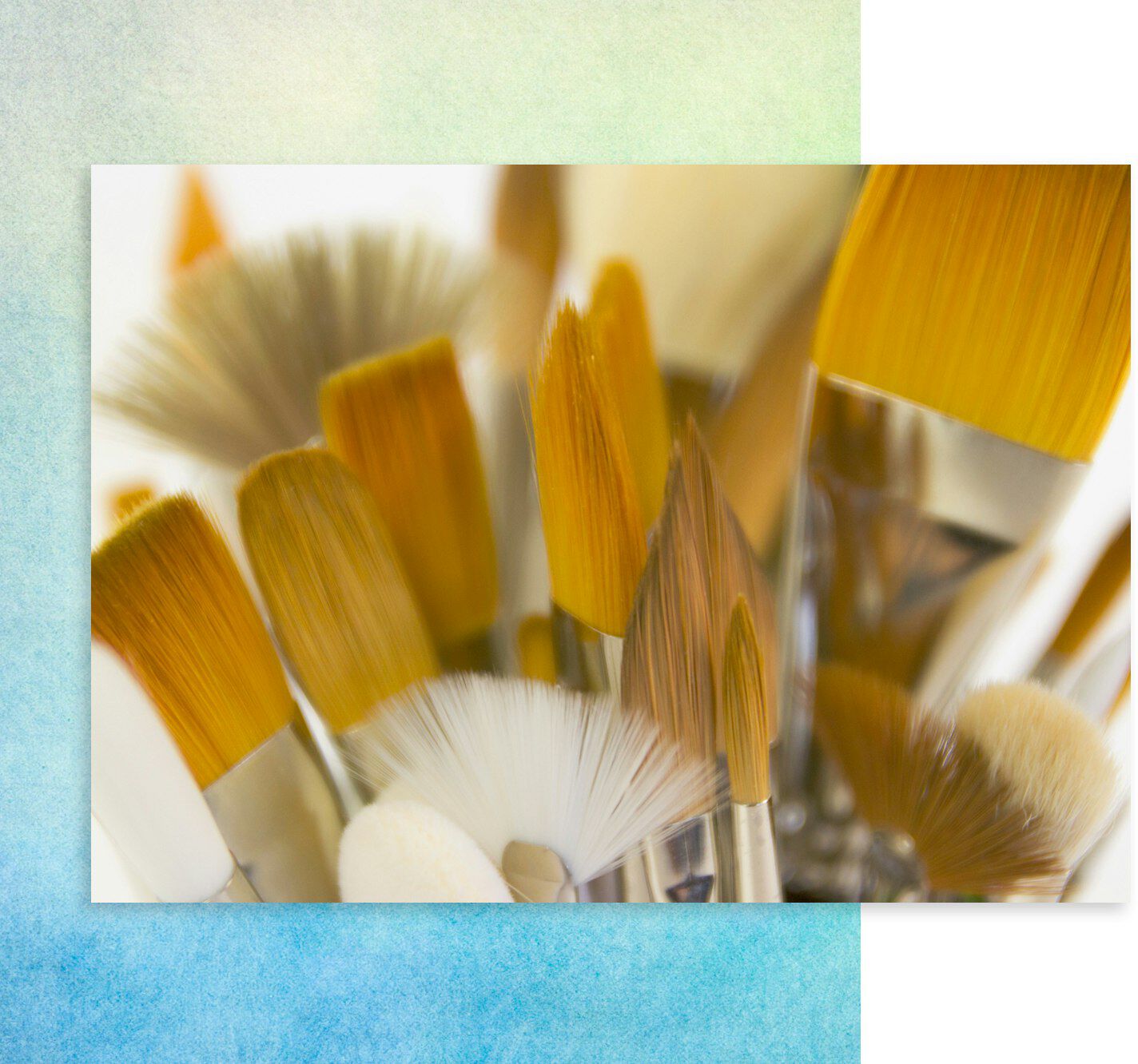 assorted sized paint brushes